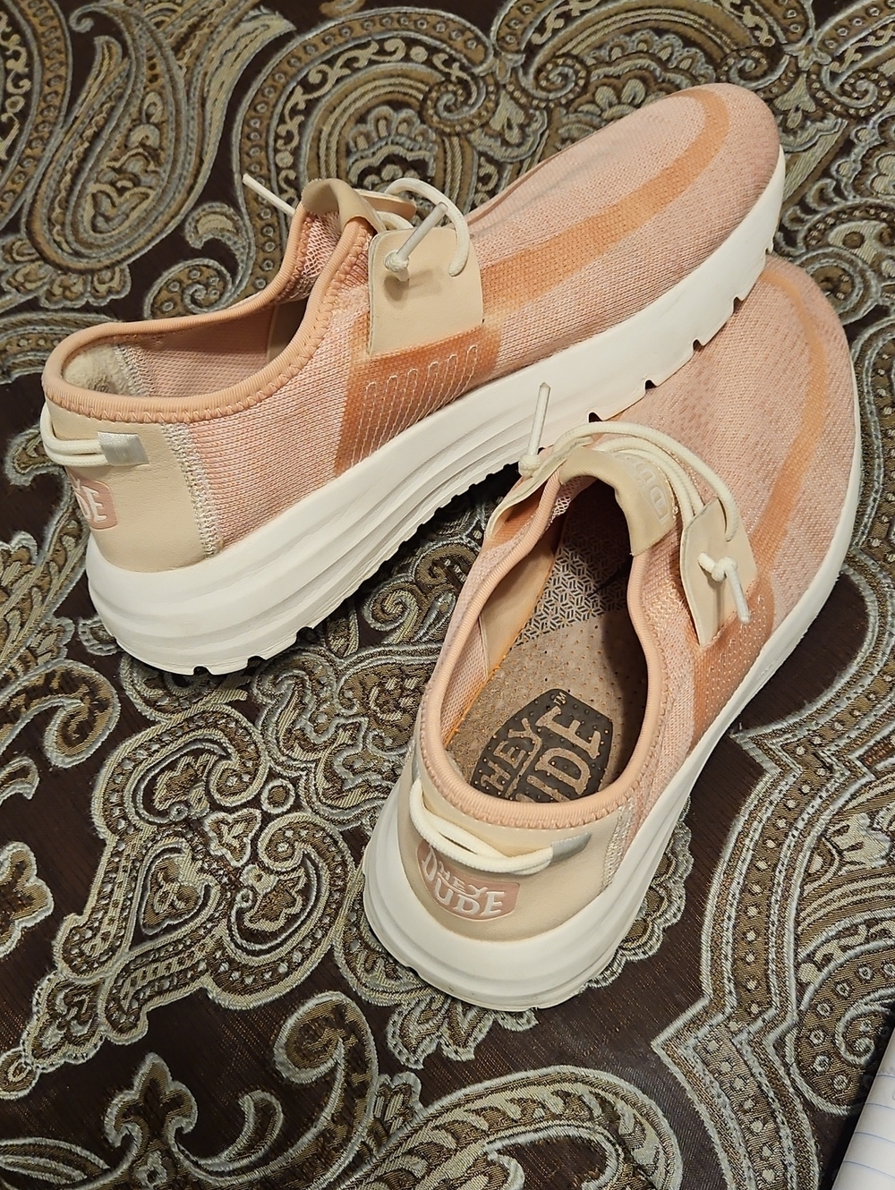 HEY DUDE BLUSH PINK TENNIS SHOES SIZE 9